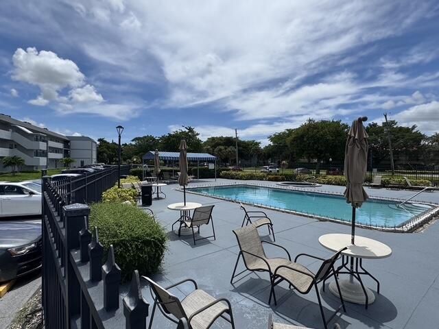 8411 LAGOS DE CAMPO Boulevard 204U, Tamarac, FL 33321
