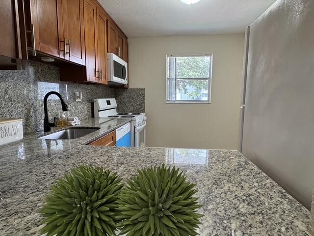 8411 LAGOS DE CAMPO Boulevard 204U, Tamarac, FL 33321