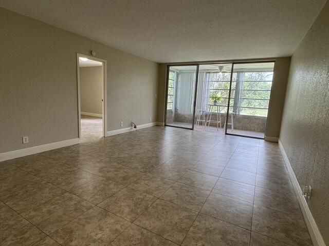 8411 LAGOS DE CAMPO Boulevard 204U, Tamarac, FL 33321