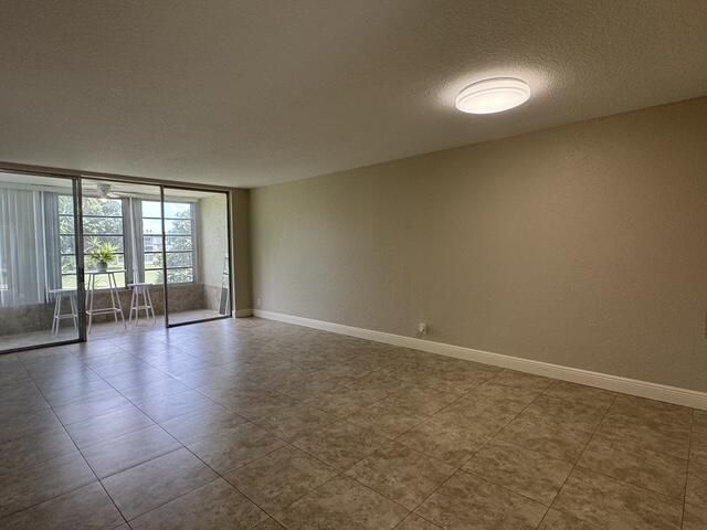 8411 LAGOS DE CAMPO Boulevard 204U, Tamarac, FL 33321