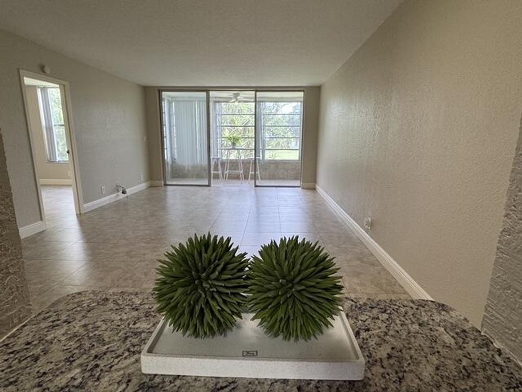 8411 LAGOS DE CAMPO Boulevard 204U, Tamarac, FL 33321