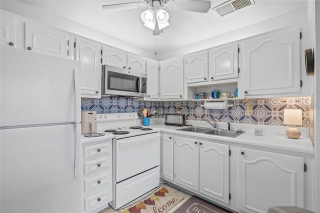 11923 BOYNTON LANE B, New Port Richey, FL 34654