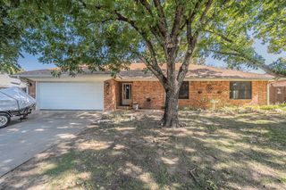 518 Meadowbrook Street, Lake Dallas, TX 75065