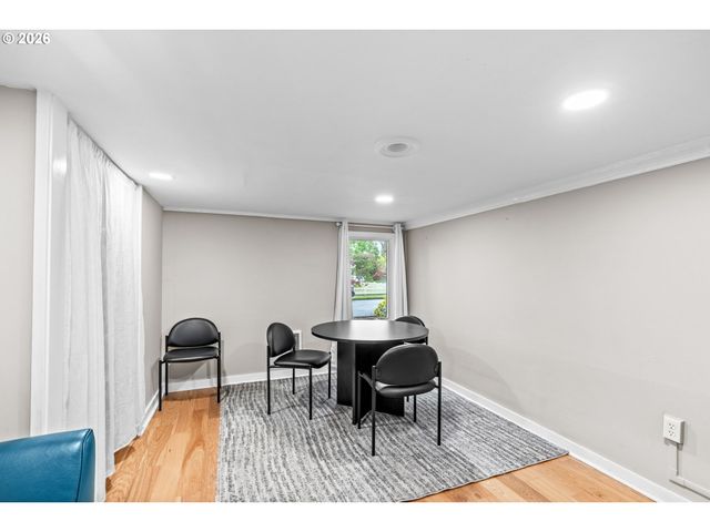 807 E St, Springfield, OR 97477