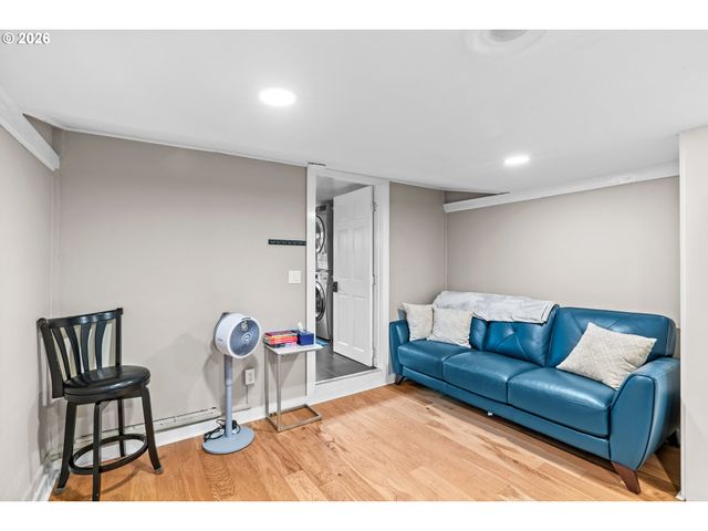 807 E St, Springfield, OR 97477