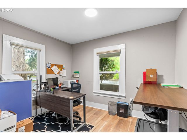 807 E St, Springfield, OR 97477