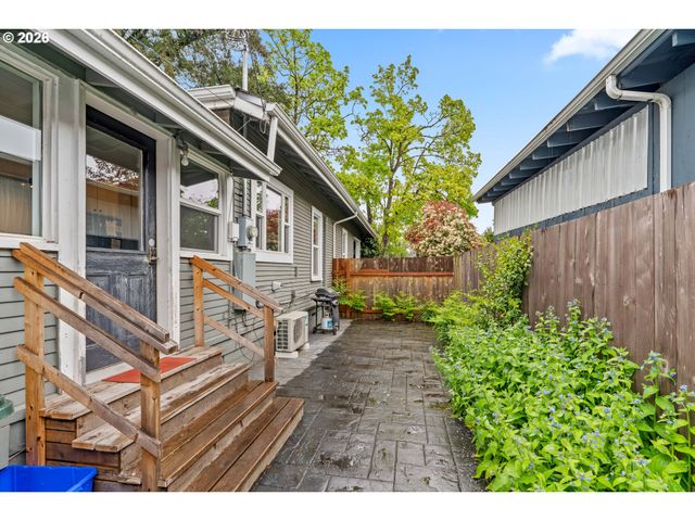 807 E St, Springfield, OR 97477