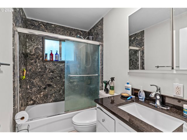 807 E St, Springfield, OR 97477