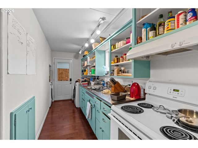 807 E St, Springfield, OR 97477