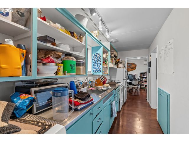 807 E St, Springfield, OR 97477