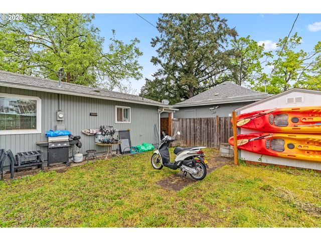 807 E St, Springfield, OR 97477