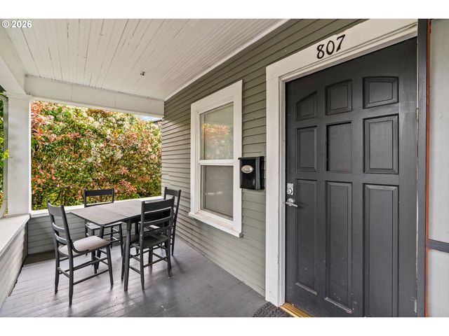 807 E St, Springfield, OR 97477