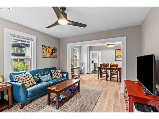 807 E St, Springfield, OR 97477