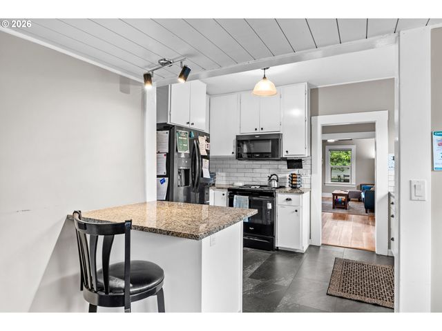 807 E St, Springfield, OR 97477