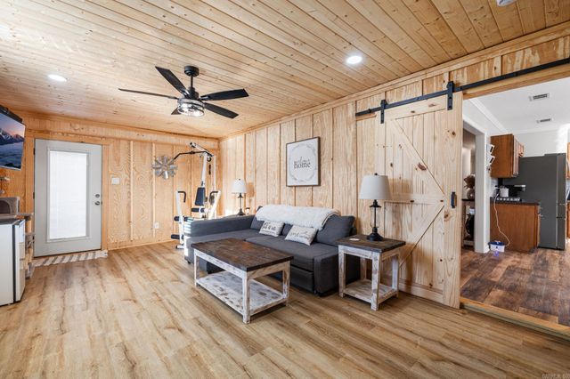 410 W Locust St, Cabot, AR 72023