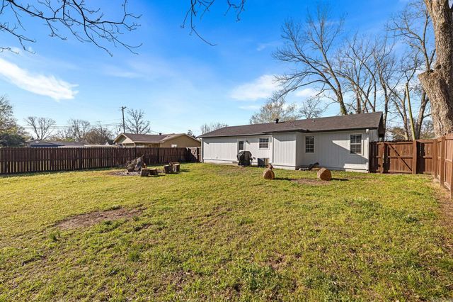 410 W Locust St, Cabot, AR 72023