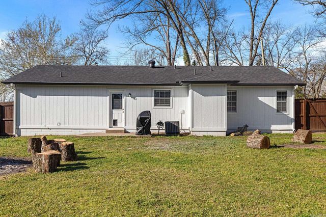410 W Locust St, Cabot, AR 72023