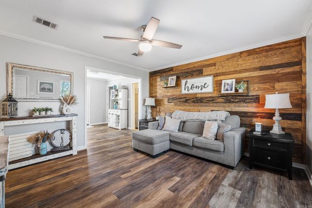 410 W Locust St, Cabot, AR 72023