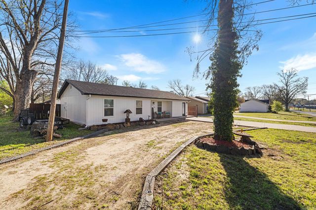 410 W Locust St, Cabot, AR 72023