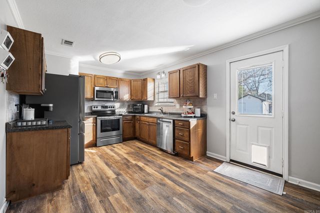 410 W Locust St, Cabot, AR 72023