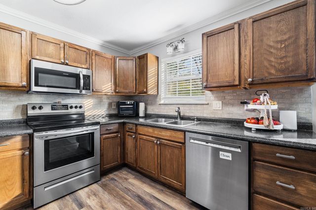 410 W Locust St, Cabot, AR 72023