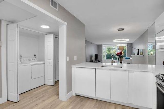 3503 Oaks Way 303, Pompano Beach, FL 33069