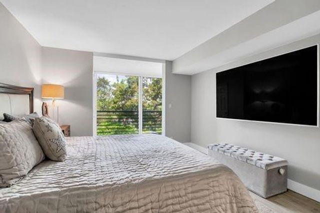 3503 Oaks Way 303, Pompano Beach, FL 33069