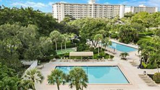 3503 Oaks Way 303, Pompano Beach, FL 33069