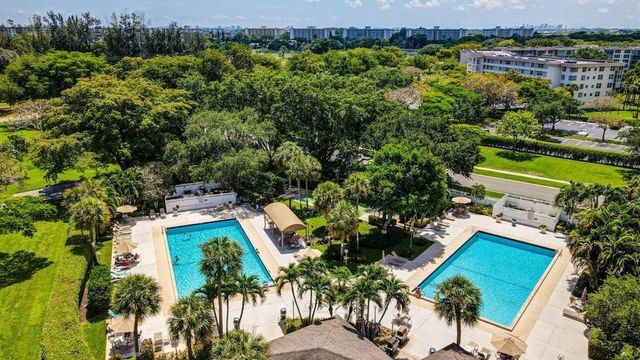3503 Oaks Way 303, Pompano Beach, FL 33069