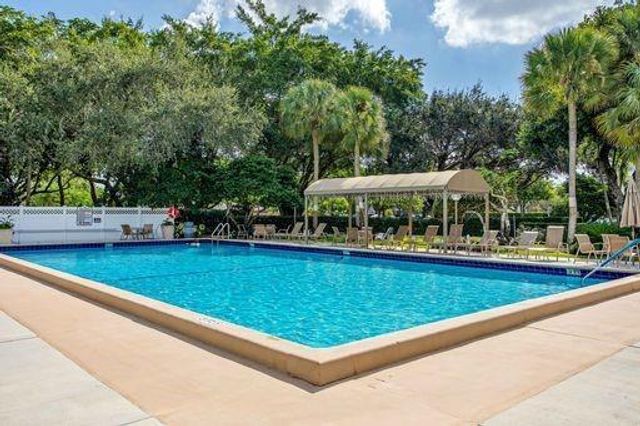 3503 Oaks Way 303, Pompano Beach, FL 33069
