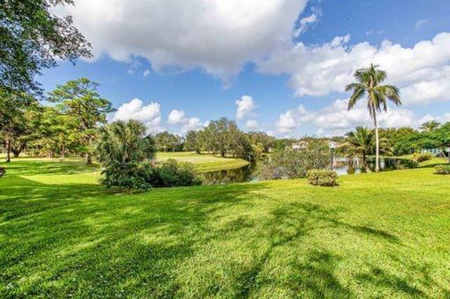 3503 Oaks Way 303, Pompano Beach, FL 33069