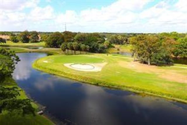 3503 Oaks Way 303, Pompano Beach, FL 33069