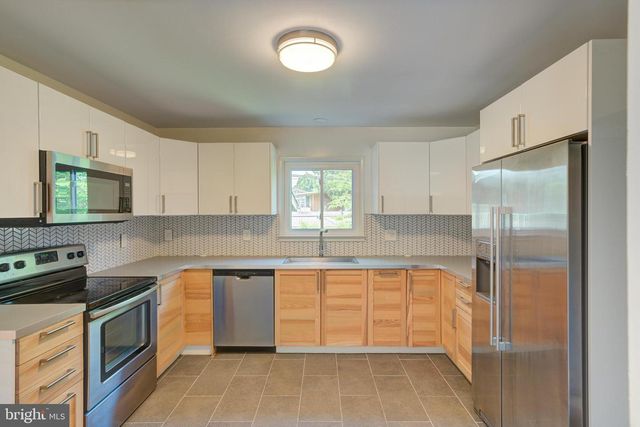 331 HAMILTON BLVD, Morrisville, PA 19067
