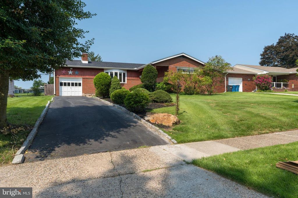 331 HAMILTON BLVD, Morrisville, PA 19067