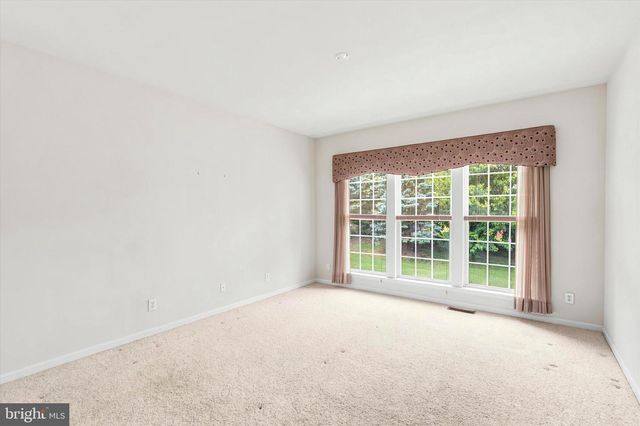 1526 FOX LN, Breinigsville, PA 18031