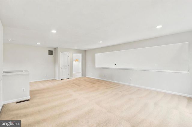 1526 FOX LN, Breinigsville, PA 18031