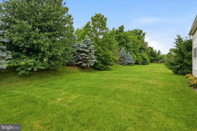 1526 FOX LN, Breinigsville, PA 18031