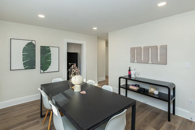 676 34th Street, Des Moines, IA 50312