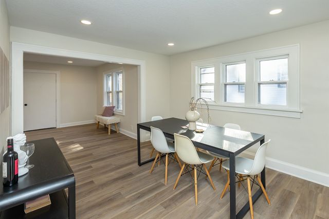 676 34th Street, Des Moines, IA 50312