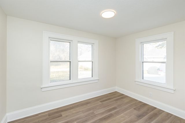 676 34th Street, Des Moines, IA 50312