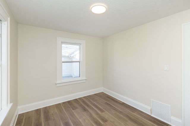 676 34th Street, Des Moines, IA 50312