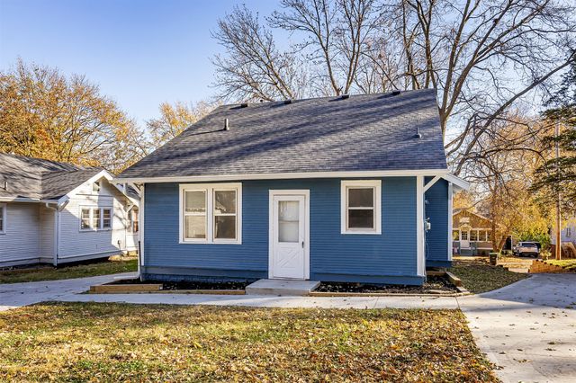 676 34th Street, Des Moines, IA 50312