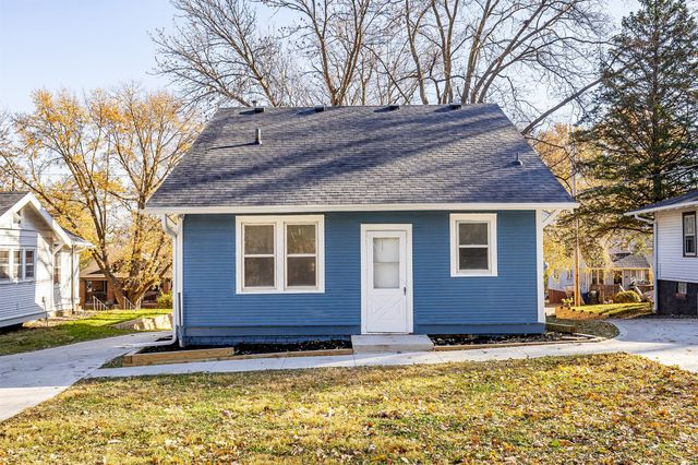 676 34th Street, Des Moines, IA 50312