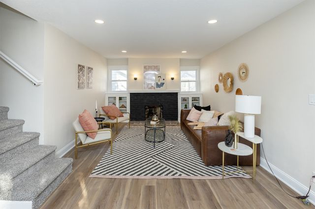 676 34th Street, Des Moines, IA 50312