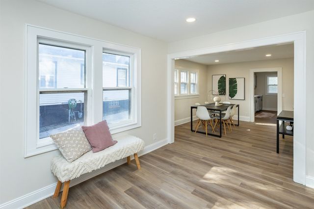 676 34th Street, Des Moines, IA 50312