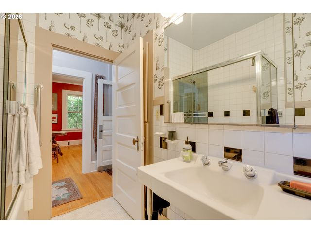 811 Sw 58TH Ave, Portland, OR 97221