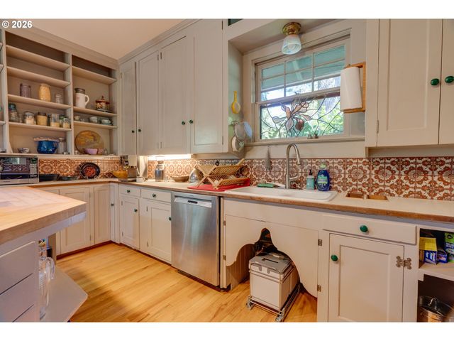 811 Sw 58TH Ave, Portland, OR 97221