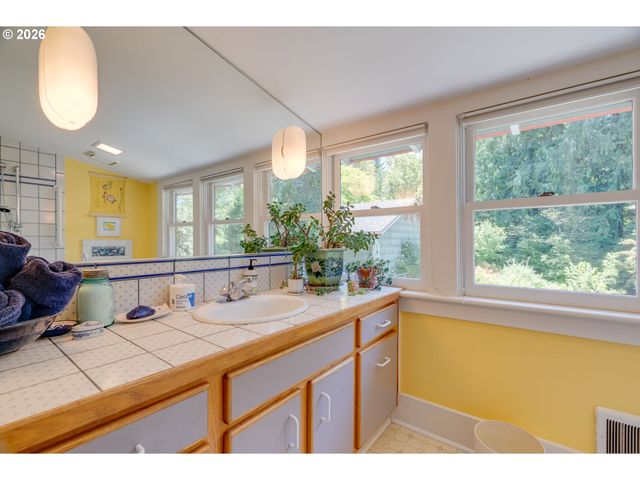 811 Sw 58TH Ave, Portland, OR 97221