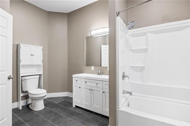 1005 S 17th Street, St Joseph, MO 64507