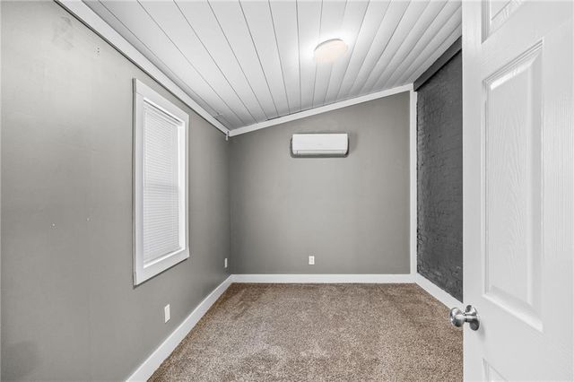 1005 S 17th Street, St Joseph, MO 64507